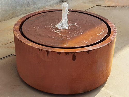 Dia 600mm আলংকারিক মেটাল গার্ডেন অলঙ্কার Corten ইস্পাত জল টেবিল