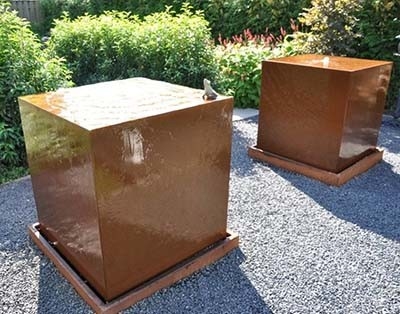 1100mm স্কয়ার মেটাল গার্ডেন অলঙ্কার Corten ইস্পাত জল বৈশিষ্ট্য